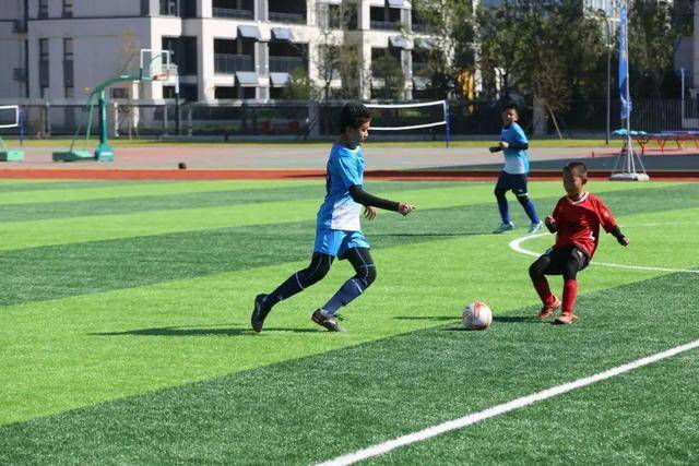 加维：亚马尔是最好的球员 但无法与梅西相提并论