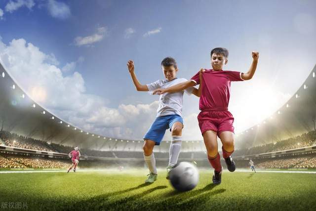 拜仁官方向巴黎道歉 球迷拉横幅未得到拜仁授权